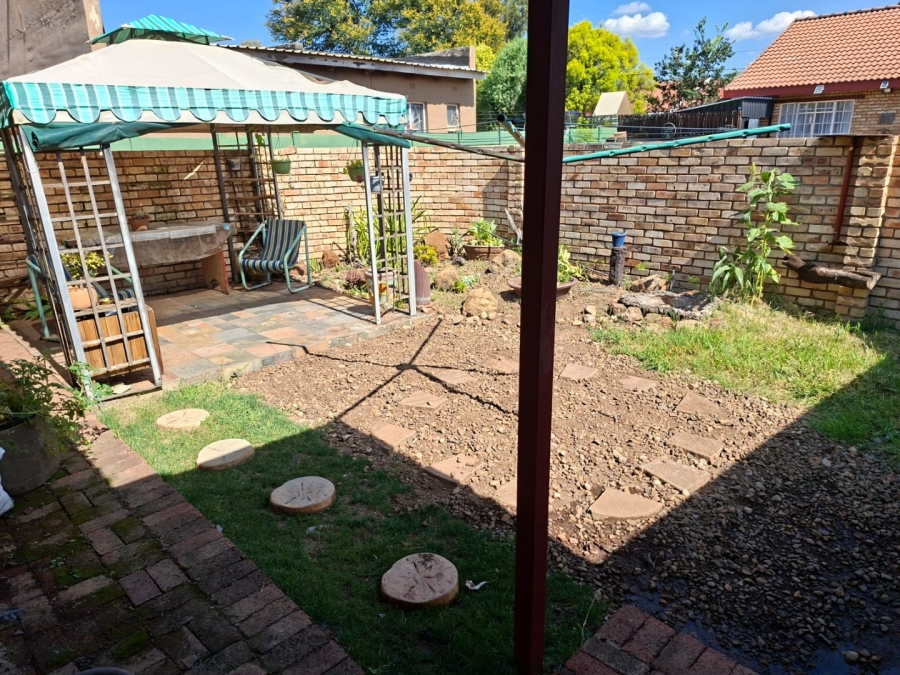 To Let 3 Bedroom Property for Rent in La Hoff North West